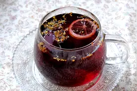 桑葚煮水价值很大，不仅酸甜好喝，还是天然的润肠水