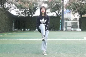 瘦腿动作，提膝击掌100下，主要瘦大腿，比跑步减肥有效