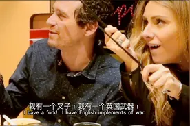 中国妹子带英国美女去海底捞过生日，她感动哭了…视频封面