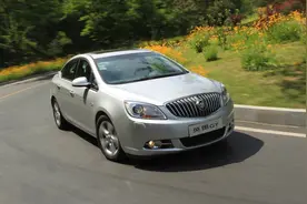 英朗R挡挂P挡有咔的一声正常吗？