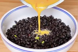 夏天要常吃黑豆，打2个鸡蛋，不打豆浆不熬粥，无水无油，真好吃视频封面