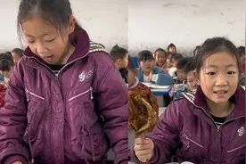 农村听障女孩转学遇良师，读完一首诗奖励大鸡腿，下一幕眼眶湿润