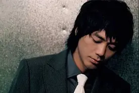 《死了都要爱》是韩国歌，原唱因为这首歌倒嗓，让信乐团一唱封神