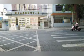 坐标广东云浮，县城小学一条街开满学生托管中心，教育这么好做吗