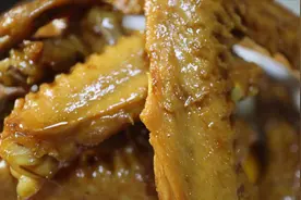 二哥教大家卤制麻辣鸭翅，方法简单易上手，让你轻松学会当大厨