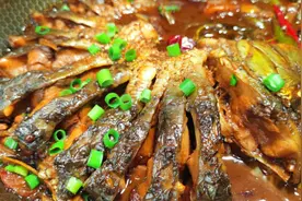 红烧鲤鱼的家常做法，掌握这几技巧，肉香汤浓，没有土腥味