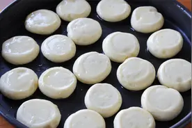 面粉和鸡胸肉这样搭配，有肉有菜有主食，皮薄馅儿大，好吃不上火