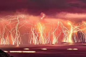 南美有个奇怪的湖，每年300多天电闪雷鸣，每小时上千次