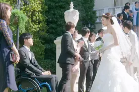 男人20岁瘫痪，初恋女友却不离不弃，父母却不同意他们在一起视频封面