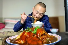 240买一个10斤大猪腿，大冬猛炖5小时做酱猪腿，软烂多汁，超下饭