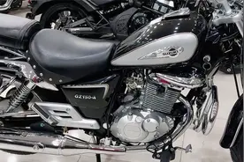 铃木新款150小太子，复古拉风，油耗2L，标配两箱，售价12000元视频封面