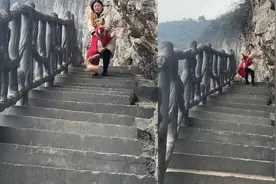 无奈！湖南一女子带大型犬爬山，下山的时候却扛着狗狗视频封面