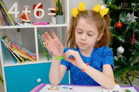 班级今天数学考试，小女孩总是不会做题，同桌想出好办法帮助学习视频封面