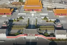 航拍:贵州独山县豪掷22亿元造山寨"紫禁城",去年曾留下400亿债务视频封面