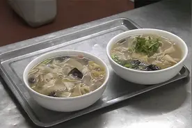 原味记忆：河南烩面讲究一锅一碗，加上香菜更香了视频封面