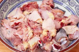 大厨教你火锅鸡的正确做法，比红烧鸡好吃多了，吃一次就念念不忘