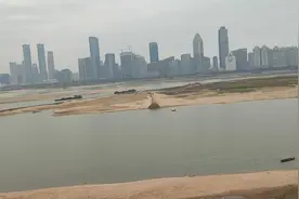 吉安的学霸在南昌荣膺江西高考状元，临川中学的压力越来越大了视频封面