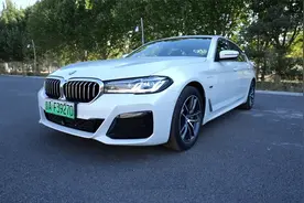 分秒试驾：绿色牌照的宝马5系开起来怎么样？试宝马535Le插电混动视频封面