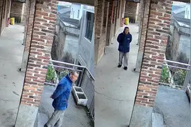 泪目！老人在去世老友屋前徘徊1小时视频封面
