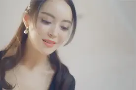 潘春春：火辣性感傲人的身材和姣好的面容，让人眼前一亮惊艳众人视频封面