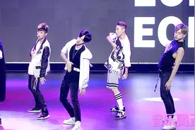 UNIQ《celebrate》+《EOEO》歌曲串烧，18岁的王一博奶酷奶酷的！