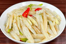 在家炒藕带总是变色发黑，大厨分享简单做法，藕带洁白脆嫩又好吃视频封面