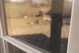 玻璃上有水渍，甚至擦完玻璃后会有更多的水渍！怎么办呢？怪招🤯视频封面