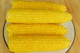 煮玉米只用清水就错了，教你这样做，玉米软糯香，营养不流失视频封面