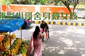 监控下的感人一幕，粗心妈妈带娃，随后感动一幕视频封面