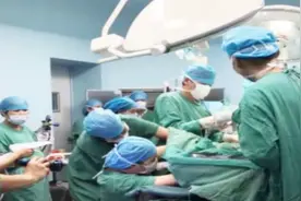 一孕妈遇车祸大出血5000毫升，医生：相当于全身换了一次血视频封面