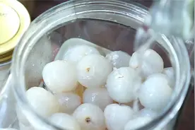 自制荔枝酒，每年泡10斤，步骤和比例都在这，养颜补血好处多多