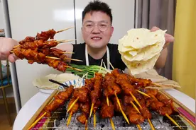 在家做淄博风情烧烤，小饼烤炉加蘸料，卷起来吃真过瘾视频封面