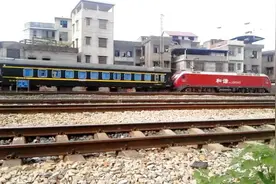 成都开往杭州全程3天2夜 K1272次列车中途驶出湖南涟源站