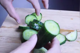 经常吃黄瓜的要注意  这些禁忌不能犯  不然会吃大苦头视频封面