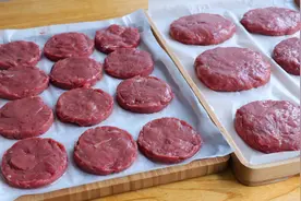 腌制牛排：用5斤新鲜牛肉在家自制，鲜嫩多汁，配料简单又好吃！