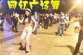 广场舞年轻专业化，舞曲动感时尚，网友：没舞蹈基础都不敢去跳