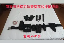 警察腰带上有很多包，包里有什么？都是做什么用的？我们来看看！