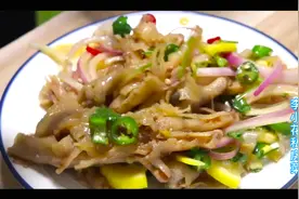 凉拌无骨凤爪，做法简单，酸辣可口有嚼头，吃到嘴里那叫一个爽！