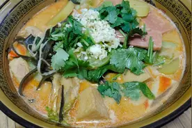 家常版麻辣烫，多加一样东西，汤色浓白香味十足，点赞收藏了