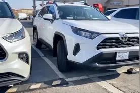 2021款丰田RAV4和丰田汉兰达的区别有多大？停一块对比一下看看