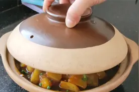 我家孩子超爱吃的一锅土豆煲，一次做3个，没有一片肉也吃着喷香视频封面