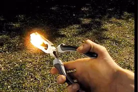 5000块镜子在太阳下的威力有多大？老外做实验，反射光真厉害