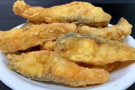 炸鱼块，到底用淀粉还是面粉，教你正确做法，外酥里嫩凉了不回软
