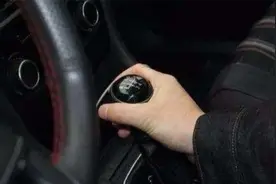 挂空挡会伤离合器，说法是否合法靠谱？最合理的解释来了视频封面