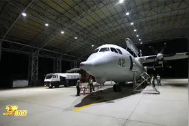 海军航空兵某部：长航时不间断预警探测训练视频封面