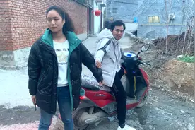 28岁养鸡小伙进城买饲料，路上偶遇相亲对象，美女却不给联系方式视频封面