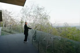 做了一辈子豪宅后，他为家人造600㎡极简房视频封面