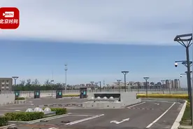 抬头看！北京天空现云景奇观 天空半蓝半白一分为二视频封面