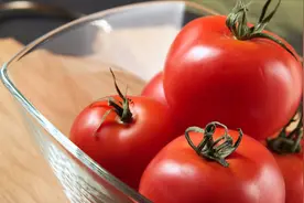 简单又好吃的西红柿拌白糖，阮大厨的做法不一般