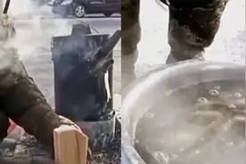 东北老板卖鱼往锅里倒开水，鱼儿锅里翻滚毫无察觉，原因让人意外视频封面